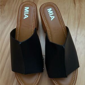 GUC Mia black heel. Size 7.5